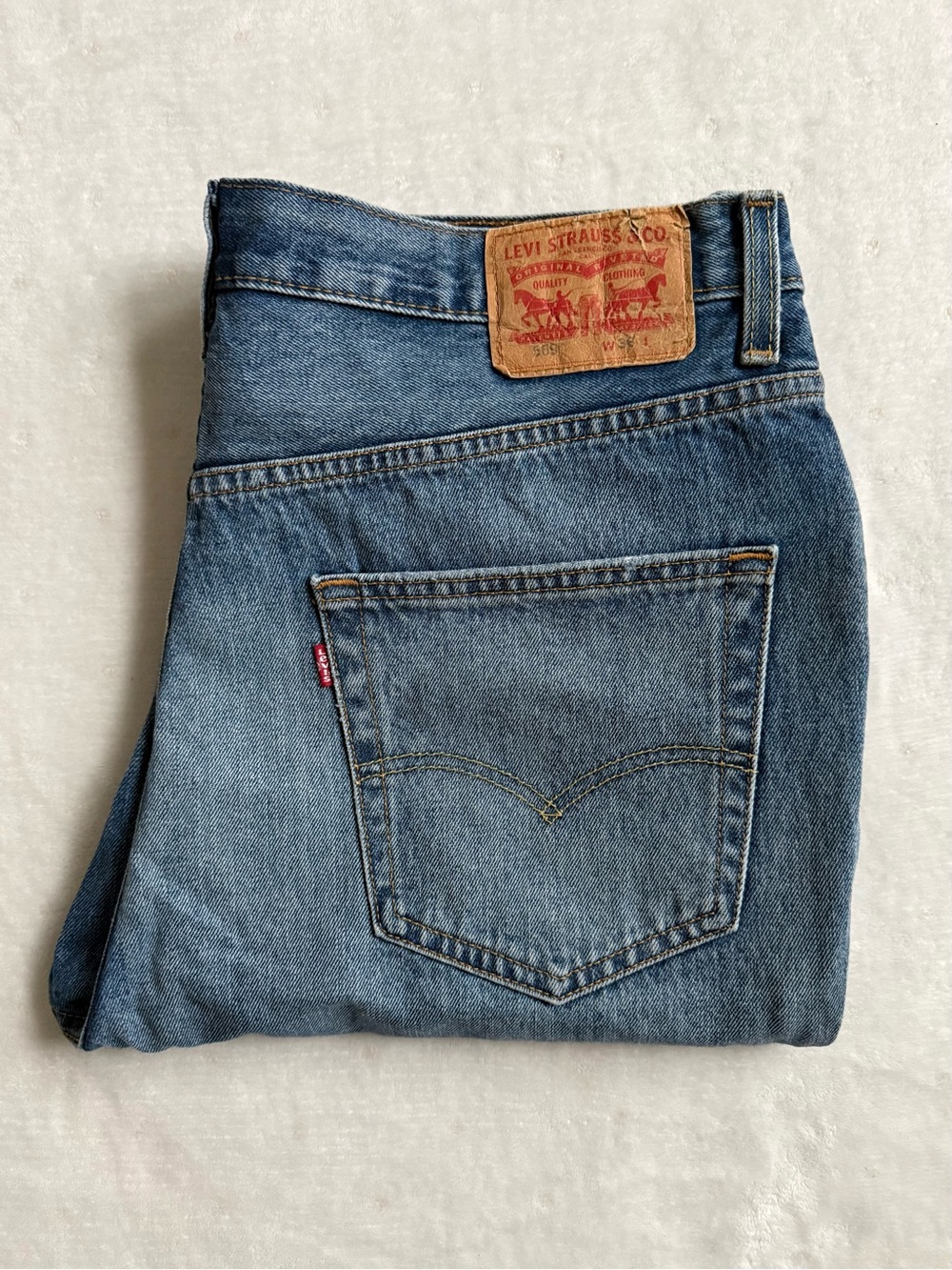Levi’s 569 Men’s Loose Straight Denim Cutoff Shorts Size 36 Medium Wash Casual